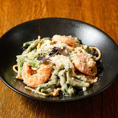 Спагетти с креветками в сливочном соусе в Rob roy bar по цене 490 ₽