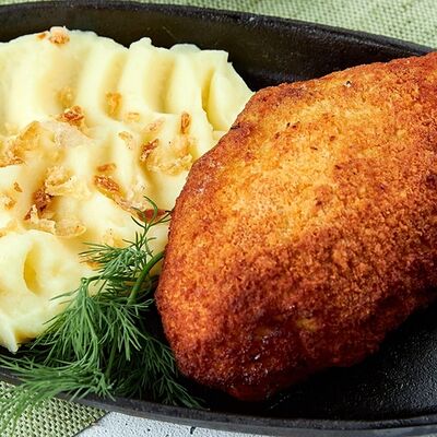 Котлета куриная с картофельным пюре в ЕрмолаевЪ Генштаб по цене 510 ₽