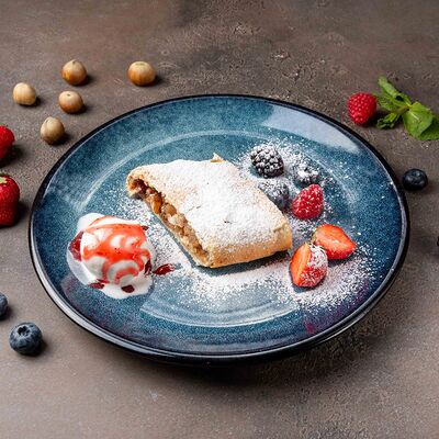 Штрудель яблочный в Шато Манави по цене 600 ₽