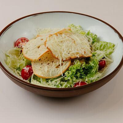 Цезарь с курицей в COFFEESET по цене 650 ₽