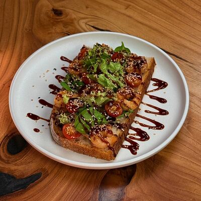 Брускетта с креветками и кремом Унаги в Pandora по цене 800 ₽