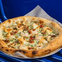 Пицца Креветки, маскарпоне, тайгер-соус в Mates pizzabar