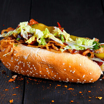 Сэндвич с колбасками и беконом в Сушифуд по цене 319 ₽