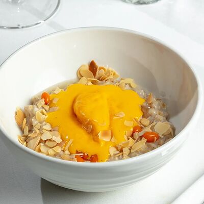 Овсяная каша с облепихой в Le Bistro по цене 710 ₽