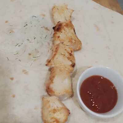 Шашлык из куриного филе в лаваше в Шашлычная №1 по цене 300 ₽