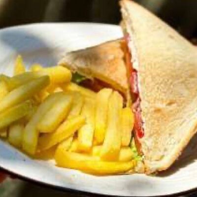 Сэндвич с семгой и творожным сыром в Чебуреки решают! по цене 590 ₽