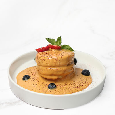 Панкейки с муссом из вареной сгущенки и свежими ягодами в MOGU по цене 560 ₽