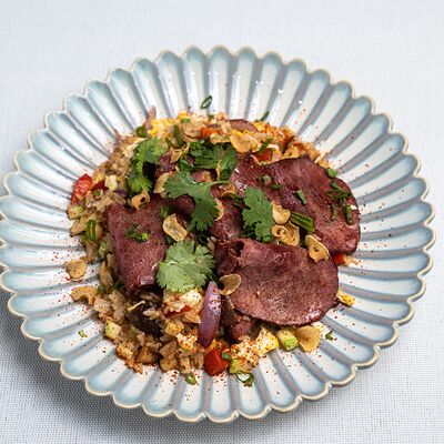 Гонконгский рис с пастрами из говядины в KIZOKU по цене 840 ₽