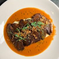 Томленые щечки под соусом демигласв The FOREST restaurant