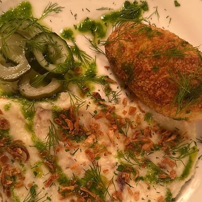 Котлета по-киевски с пюре в Геология по цене 550 ₽