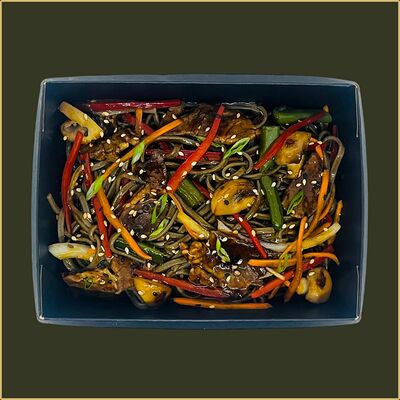 Wok Соба с говядиной в Happy Fish Premium по цене 804 ₽