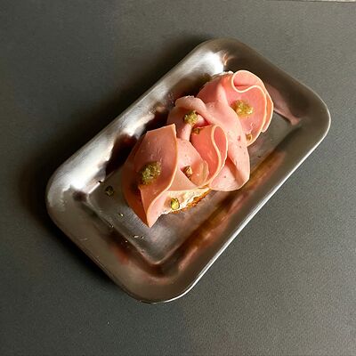 Набор брускетт с мортаделлой и фисташковым песто в Amici Бар по цене 600 ₽