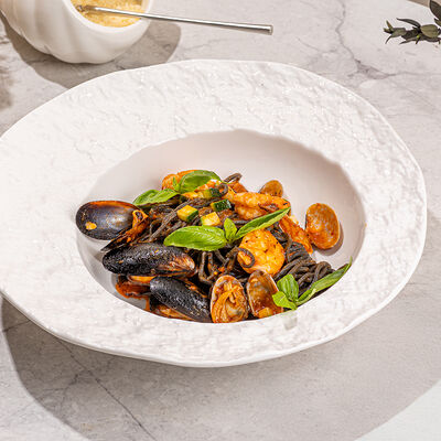 Паста спагетти нери с морепродуктами в Терра по цене 1280 ₽