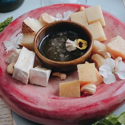 Сыры к вину в Ойкумена по цене 945 ₽