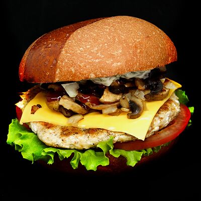 Бургер Грибник с курицей в Royals по цене 490 ₽