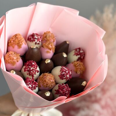 Клубничный букет в шоколаде Молли S в Клубника по цене 4590 ₽