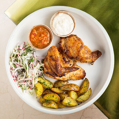 Половина цыплёнка тапака без кости в Муссоны по цене 940 ₽