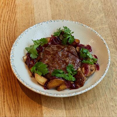 Бифштекс с картофелем и грибами в DVOR гриль-бистро по цене 890 ₽