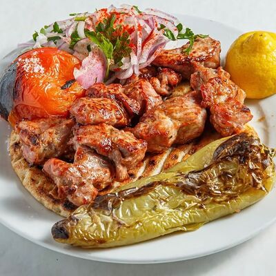 Мерида хирино со свининой в Греческая таверна Порто Миконос по цене 970 ₽