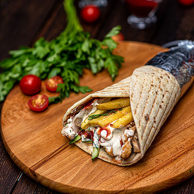 Гирос стандарт со свининой в Мистер Гирос по цене 345 ₽