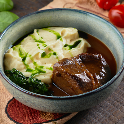 Томленые говяжьи щечки c картофельным пюре в Тбилисити по цене 790 ₽