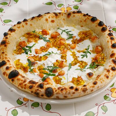 Пицца с манго и креветками в Capuletti по цене 1190 ₽