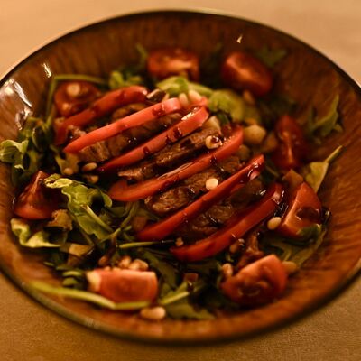 Салат с ростбифом в Geografia по цене 595 ₽