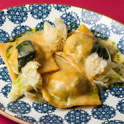 Равиоли с креветками и форельюв SAGA по цене 720 ₽