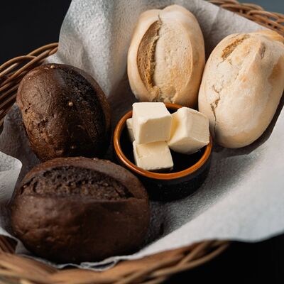 Хлебная корзина с маслом в РАХАТ по цене 170 ₽