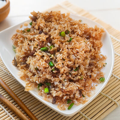 Рис жареный с говядиной в Wai Mai по цене 450 ₽