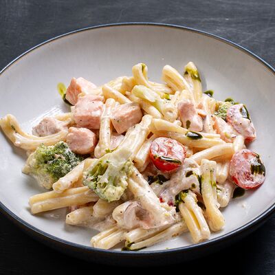Паста казаречче с семгой и брокколи в сливочном соусе в Гриль-бар Балкон по цене 1199 ₽