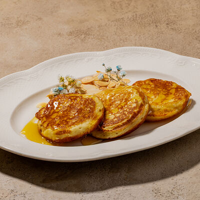 Оладушки с кремом из вареной сгущенки в Cafe Sisi по цене 540 ₽