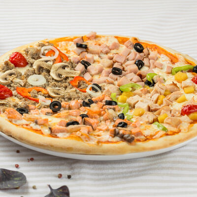 Пицца Ассорти №1 в Пиццерия Capriccio по цене 917 ₽