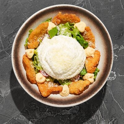 Салат с куриным попкорном в Hiro izakaya по цене 415 ₽