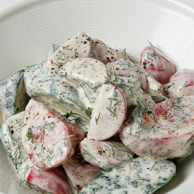 Овощной салат со сметаной в L Atelier Petrovka по цене 1100 ₽