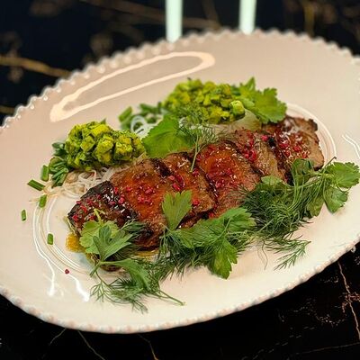 Стейк-салат с мраморной говядиной в НА ЛУНЕ по цене 1250 ₽