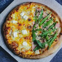 Сырная с ветчиной и грибами в Pizza Point