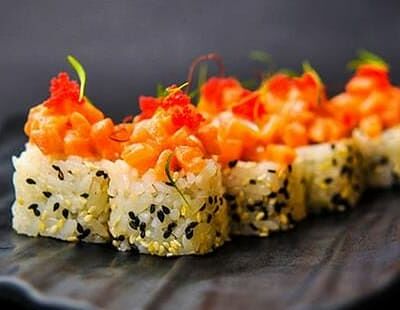 Тартар ролл с лососем в Papaya по цене 852 ₽