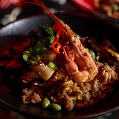 Жареный рис с морепродуктами, кунжутом и соусом Терияки в Geisha Superman по цене 1170 ₽