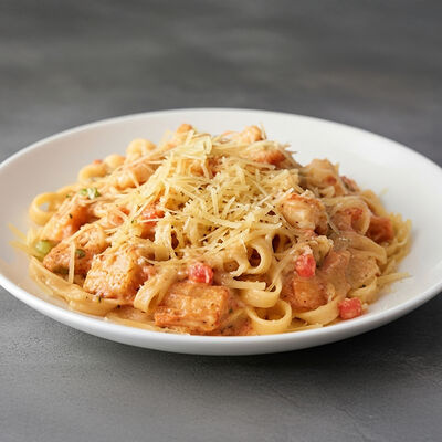 Паста с лососем в SASHIMI по цене 670 ₽