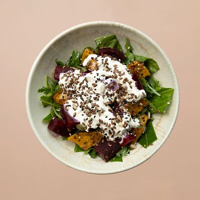 Салат со страчетеллой и пряной тыквой в Романовская пекарня по цене 650 ₽