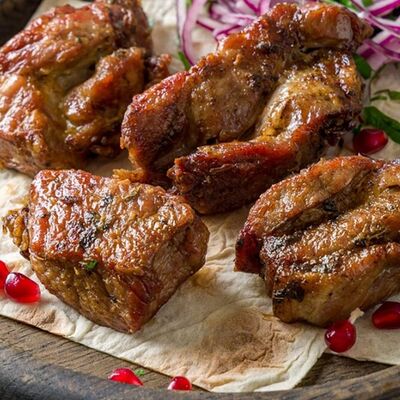 Шашлык из cвинoй шеи в Мангал Бар по цене 959 ₽