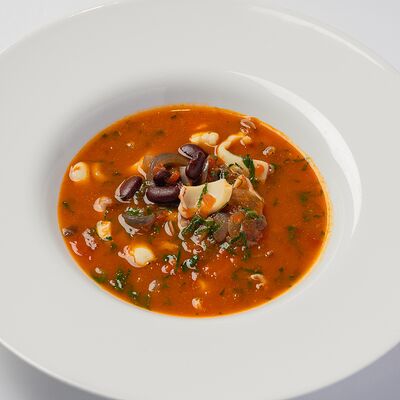 Суп с мини-кальмарами и фасолью в Romano по цене 1300 ₽