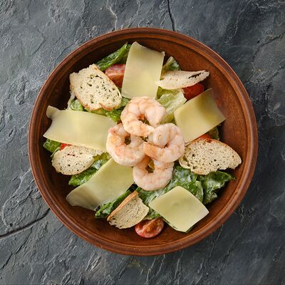 Салат Цезарь с креветкой в ТОПОР по цене 700 ₽