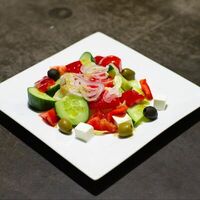Греческий салат в Cofan European kitchen & Cofanori Asian bistro