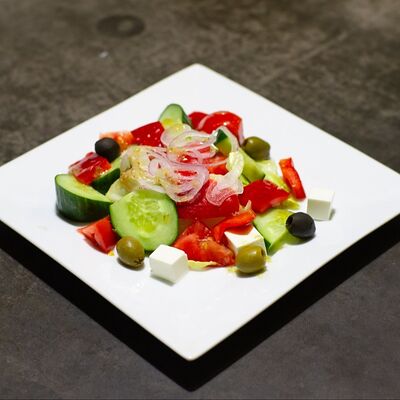 Греческий салат в Cofan European kitchen & Cofanori Asian bistro по цене 490 ₽