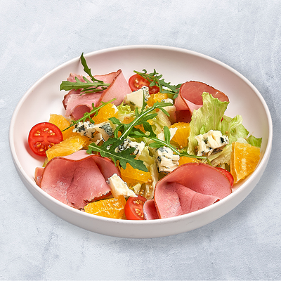 Салат с говядиной и сыром дорблю в Vaffel по цене 590 ₽