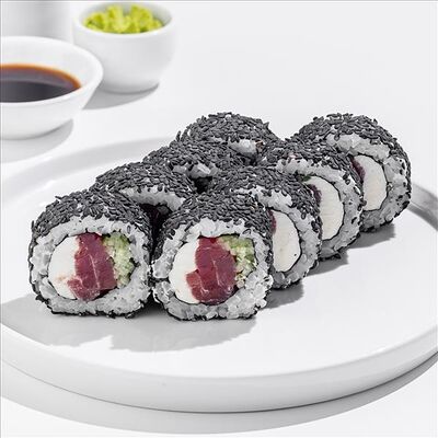 Ролл в черном кунжуте в SeabasSushi по цене 1050 ₽