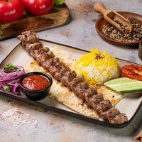 Люля-кебаб из говядины с гарниром в Башня