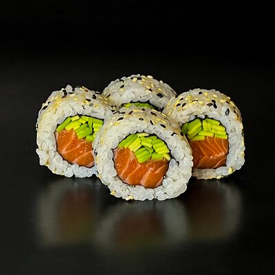 Ролл с лососем и авокадо в Pipizza по цене 575 ₽